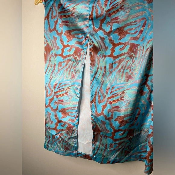 PrettyLittleThing Blue Leopard Print Strappy Satin Cowl Midi Dress - Picture 11 of 11